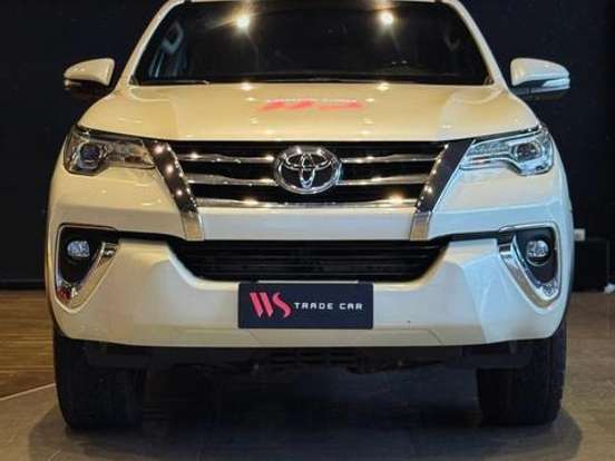 TOYOTA-HILUX SW4-2.8 SRX 4X4 7 LUGARES 16V TURBO INTERCOOLER DIESEL 4P AUTOMÁTICO TOYOTA-HILUX SW4-2017