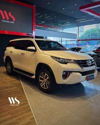 TOYOTA-HILUX SW4-2017