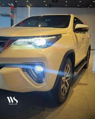 TOYOTA-HILUX SW4-2017