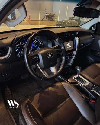 TOYOTA-HILUX SW4-2017