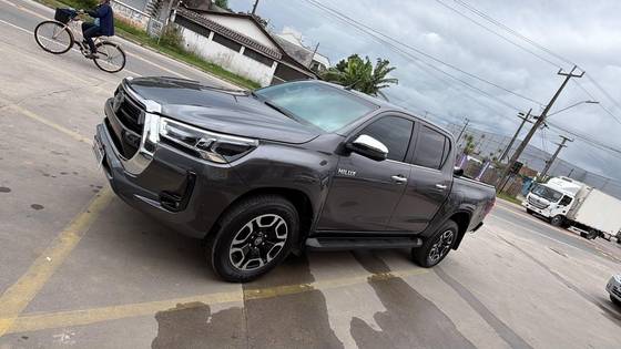 TOYOTA HILUX 2.8 D-4D TURBO DIESEL CD GR-S 4X4 AUTOMÁTICO