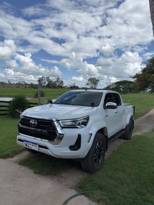 TOYOTA HILUX 2.8 D-4D TURBO DIESEL CD SRX PLUS 4X4 AUTOMÁTICO