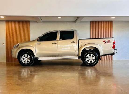 TOYOTA-HILUX-2013