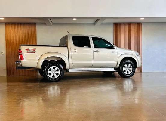 TOYOTA-HILUX-2013