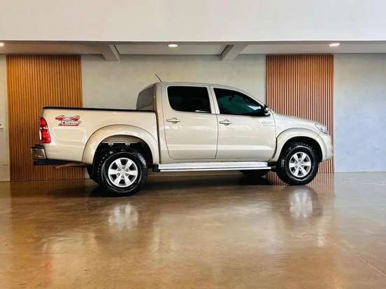 TOYOTA-HILUX-3.0 SRV 4X4 CD 16V TURBO INTERCOOLER DIESEL 4P AUTOMÁTICO TOYOTA-HILUX-2013
