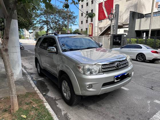 TOYOTA HILUX SW4 4.0 SRV 4X4 V6 24V GASOLINA 4P AUTOMÁTICO