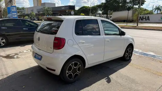 VOLKSWAGEN-FOX-2014