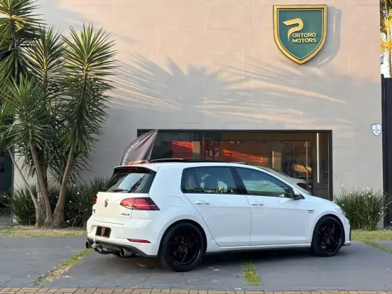 VOLKSWAGEN-GOLF-2018