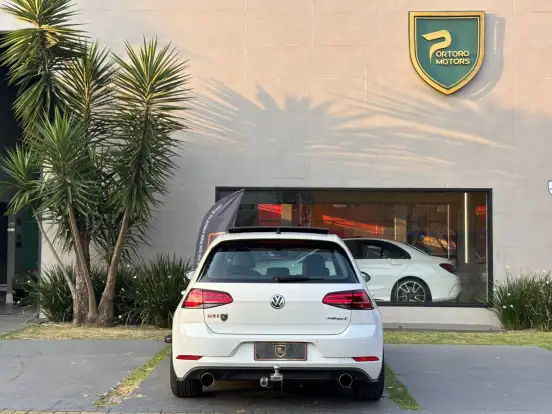VOLKSWAGEN-GOLF-2018