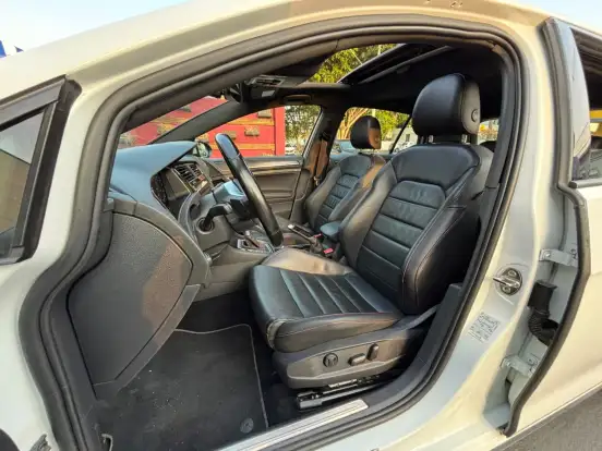 VOLKSWAGEN-GOLF-2018