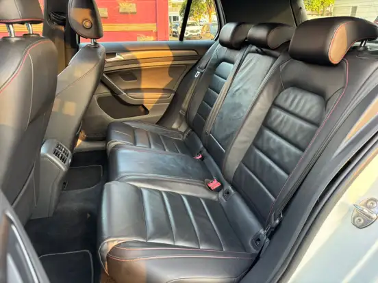 VOLKSWAGEN-GOLF-2018