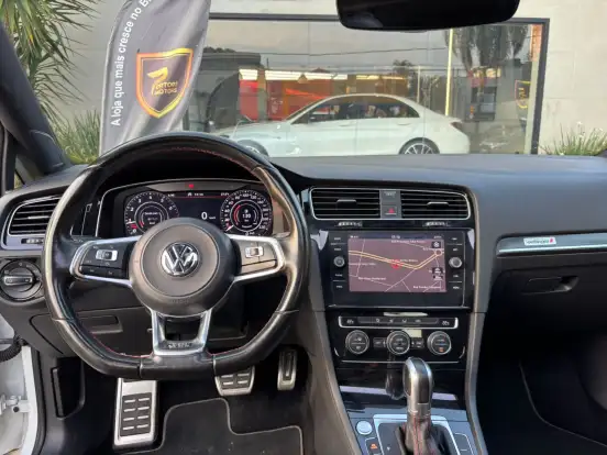 VOLKSWAGEN-GOLF-2018