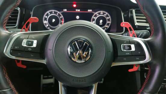 VOLKSWAGEN-GOLF-2019