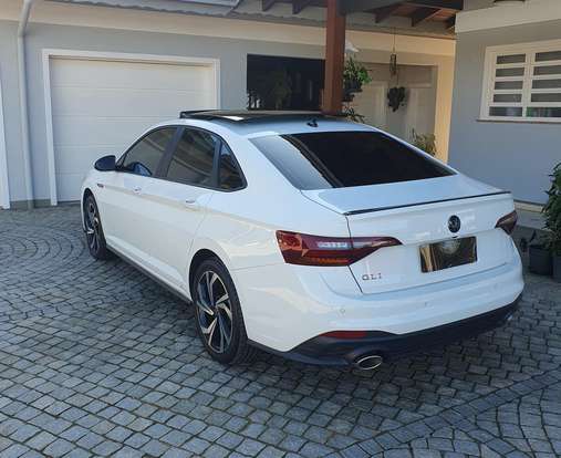 VOLKSWAGEN-JETTA-2024