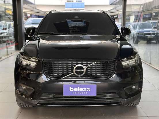 VOLVO-XC40-2020