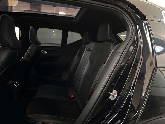 VOLVO-XC40-2020
