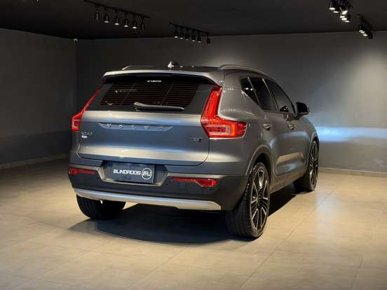 VOLVO-XC40-2.0 T5 GASOLINA MOMENTUM AWD GEARTRONIC VOLVO-XC40-2018