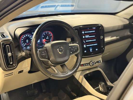VOLVO-XC40-2.0 T5 GASOLINA MOMENTUM AWD GEARTRONIC VOLVO-XC40-2018