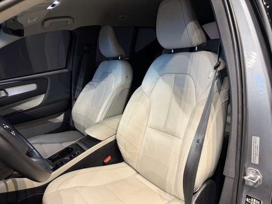 VOLVO-XC40-2.0 T5 GASOLINA MOMENTUM AWD GEARTRONIC VOLVO-XC40-2018