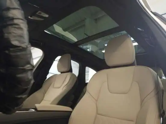 VOLVO-XC60-2025