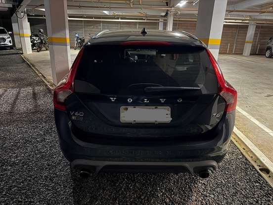 VOLVO-V60-2015