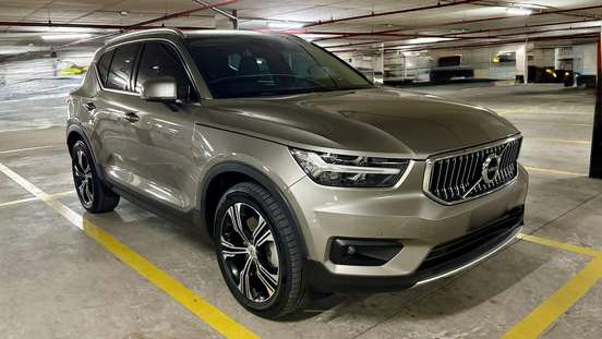 VOLVO-XC40-2021