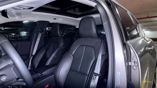 VOLVO-XC40-2021