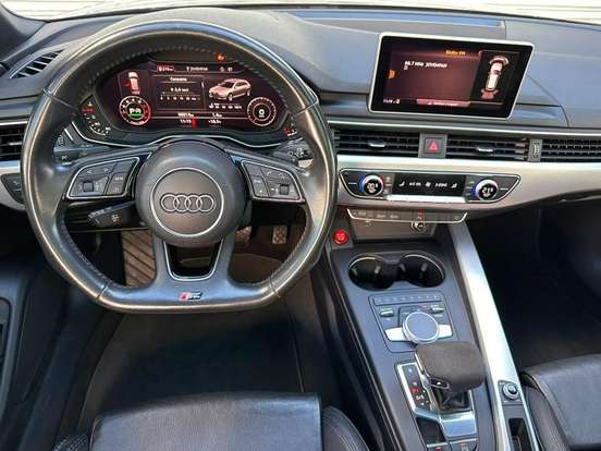 AUDI-A4-2019