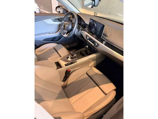 AUDI-A4-2021