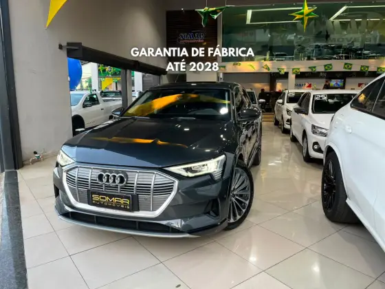 AUDI E-TRON ELÉTRICO PERFORMANCE BLACK QUATTRO