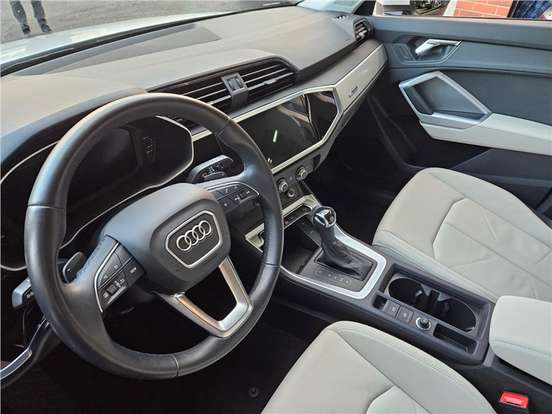 AUDI-Q3-2021