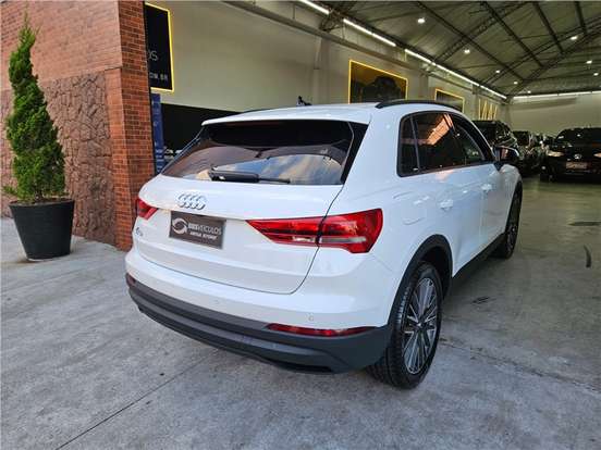 AUDI-Q3-2021
