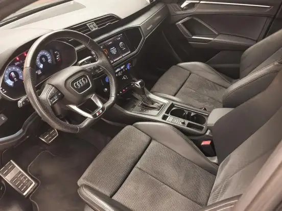 AUDI-Q3-2023