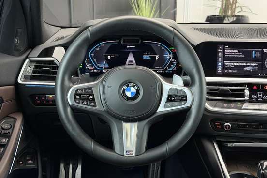 BMW-330e-2020