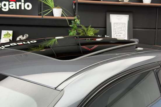BMW-330e-2020