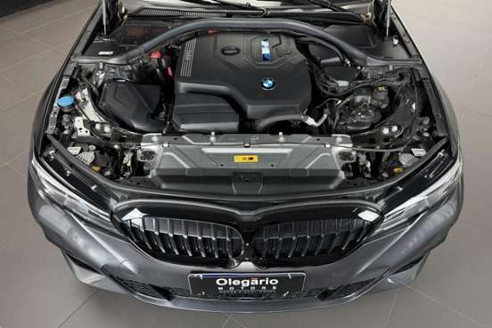 BMW-330e-2020