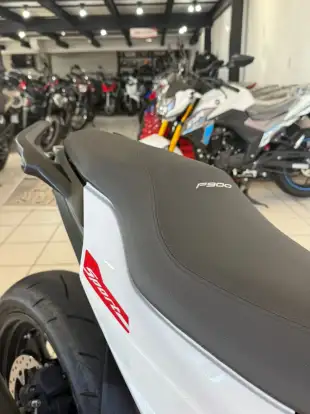 BMW-F 900 R SPORT PLUS-2024