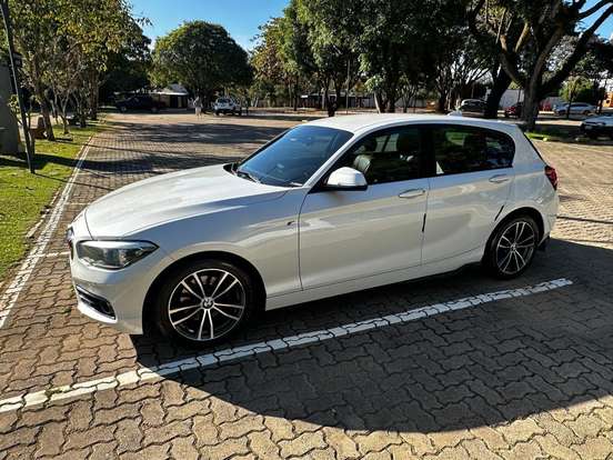 BMW-120i-2019