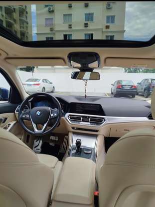 BMW-320i-2022