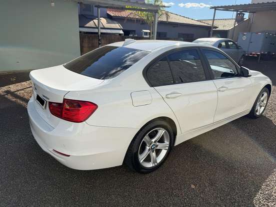 BMW-320i-2013