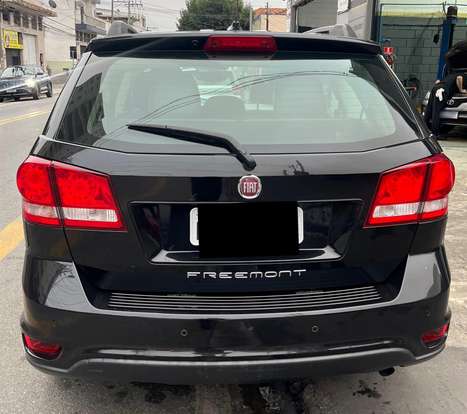 FIAT-FREEMONT-2.4 PRECISION 16V GASOLINA 4P AUTOMÁTICO FIAT-FREEMONT-2011