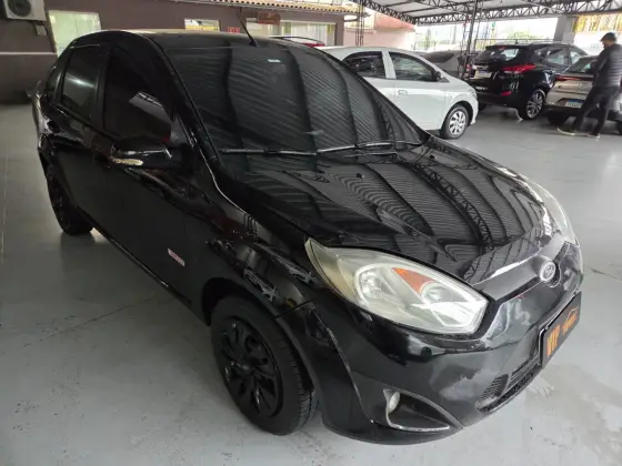 FORD FIESTA 1.6 ROCAM SEDAN 8V FLEX 4P MANUAL FORD FIESTA 1.6 ROCAM SEDAN 8V FLEX 4P MANUAL