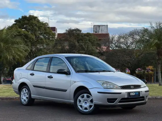 FORD FOCUS 1.6 GL 8V GASOLINA 4P MANUAL FORD FOCUS 1.6 GL 8V GASOLINA 4P MANUAL