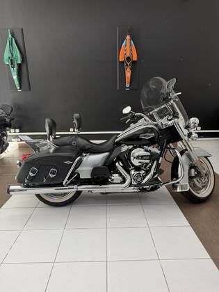 HARLEY-DAVIDSON ROAD KING CLASSIC 