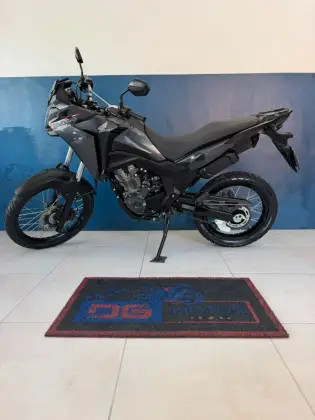 HONDA XRE 300 SAHARA HONDA XRE 300 SAHARA