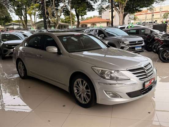 HYUNDAI-GENESIS-2012