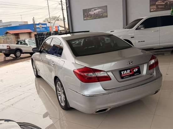HYUNDAI-GENESIS-2012