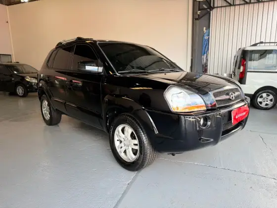 HYUNDAI TUCSON 2.0 MPFI GLS 16V 143CV 2WD GASOLINA 4P AUTOMÁTICO HYUNDAI TUCSON 2.0 MPFI GLS 16V 143CV 2WD GASOLINA 4P AUTOMÁTICO