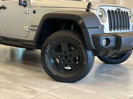 JEEP-WRANGLER-2011