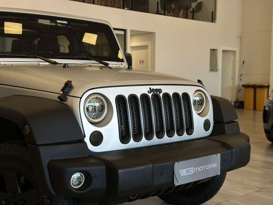 JEEP-WRANGLER-2011
